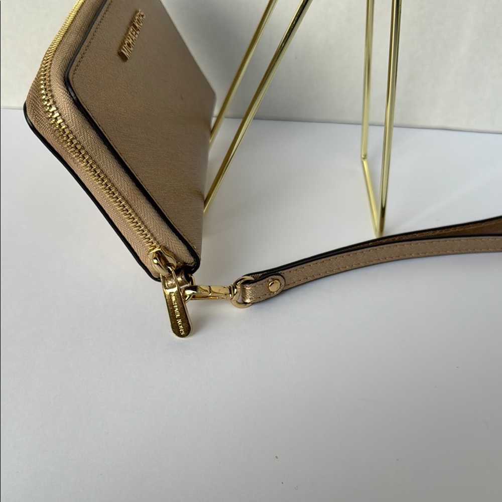 Michael Kors gold phone case and wallet - Picture 8 of 11